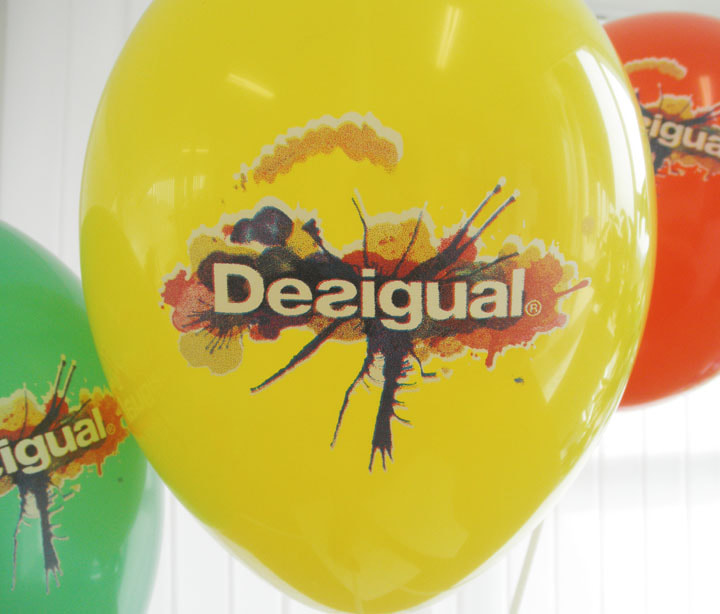 Potiskan balon z logotipom Desigual