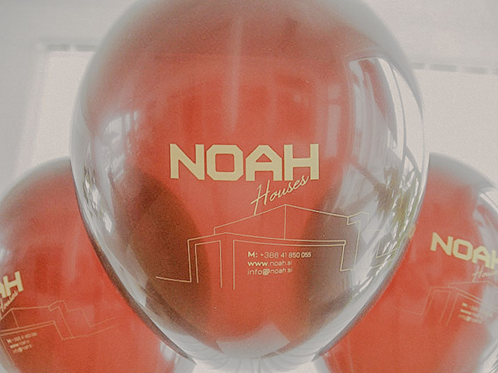 Zlat enobarvni tisk NOAH Houses na balonu
