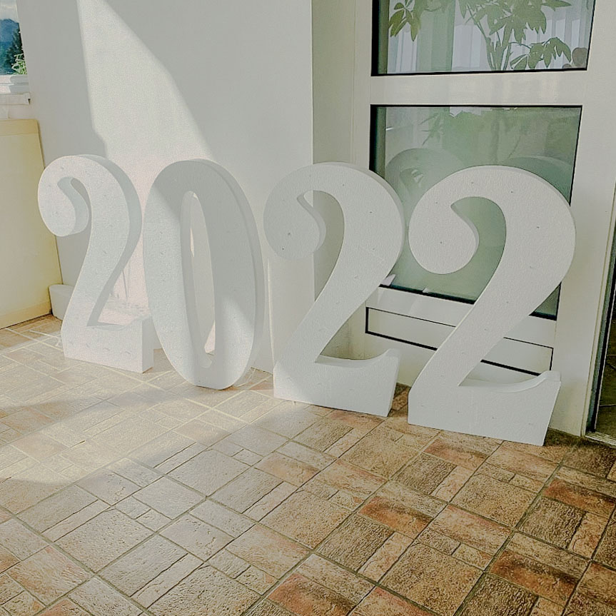 Velike prostostoječe številke 2022 iz stiroporja